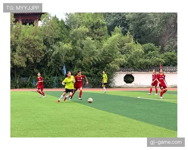 亚运足球赛场青春飞扬，稳健表现引关注