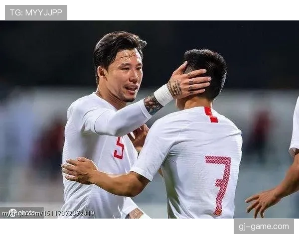 张琳芃居然还那么会打扮，这足球场上铁汉私下像谁家的小鲜肉？