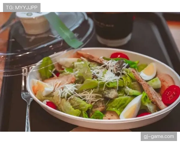 亚历克斯·摩根在家喝蛋白粉的样子，像极了我闺蜜打卡网红咖啡店