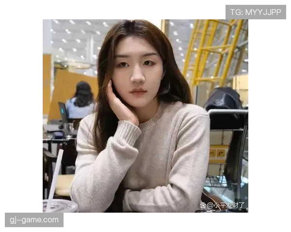 陈梦素颜像隔壁小妹，行李箱奢成了主角