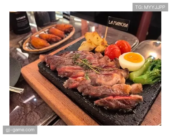 莫兰特家里那个夜店风装修，真是他自己挑的？